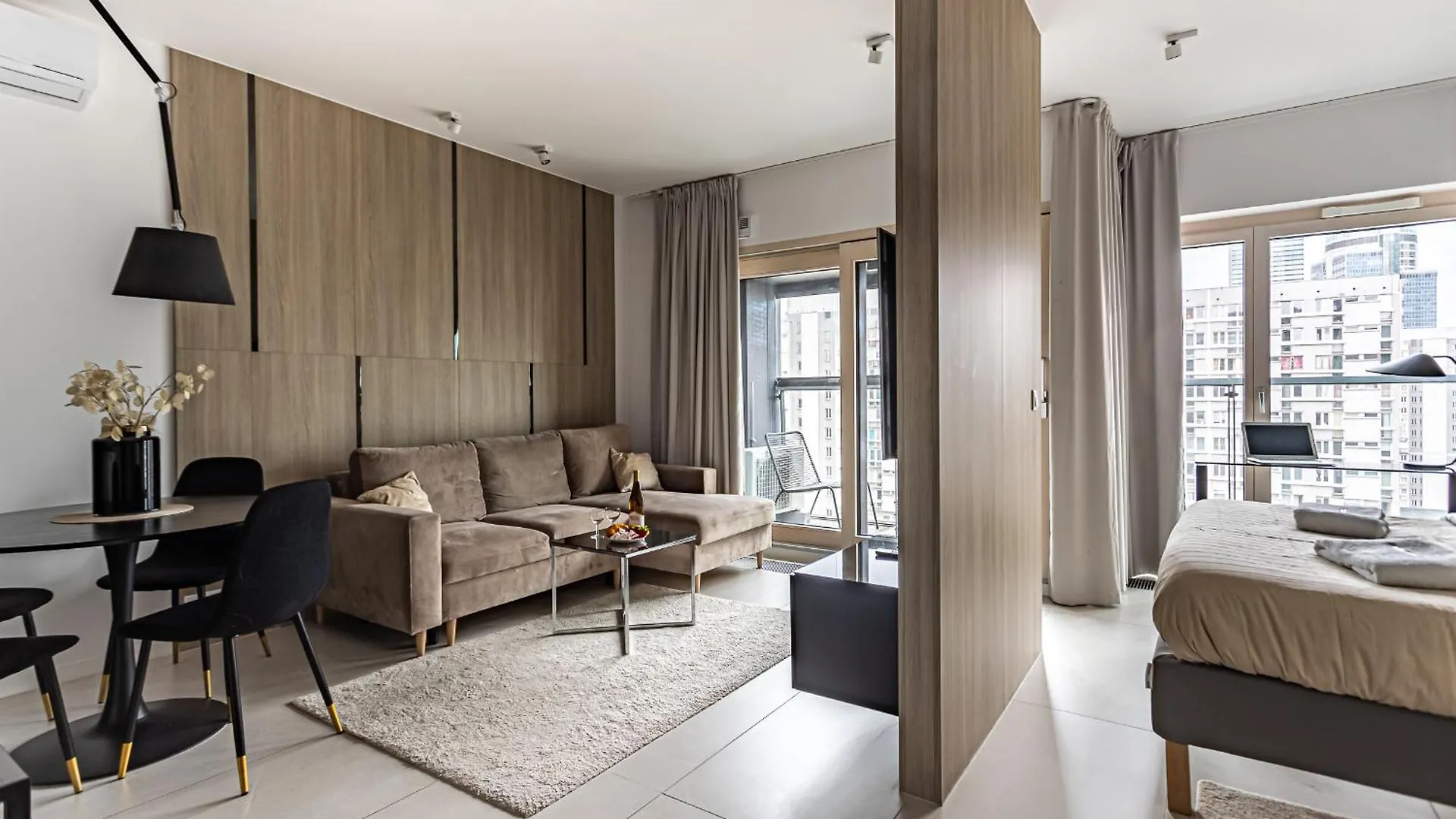 P&O Apartments Mennica Residence VII location